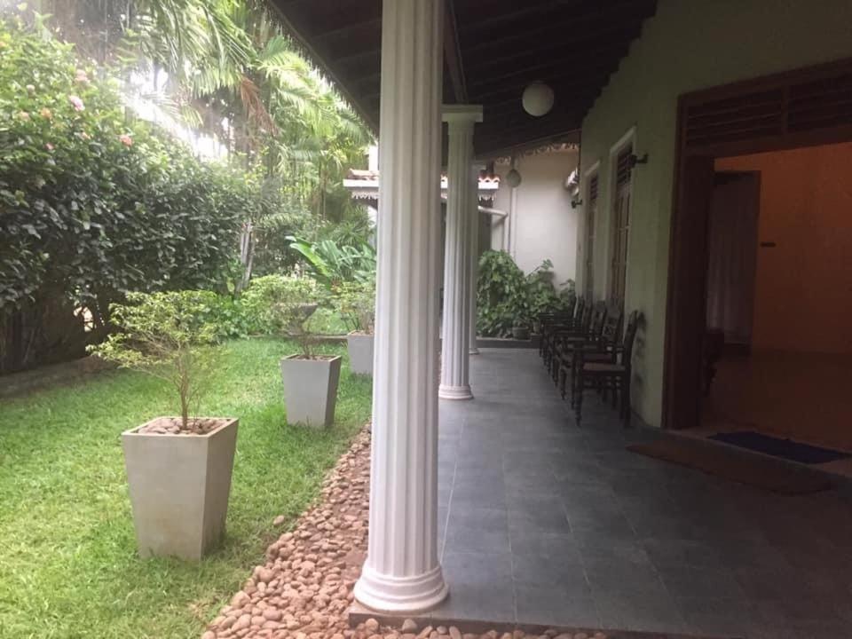 Hotel Sunflower Kataragama Exteriör bild