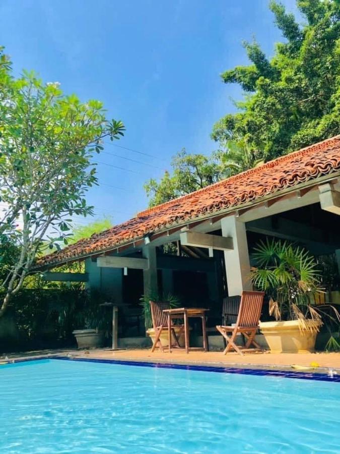 Hotel Sunflower Kataragama Exteriör bild