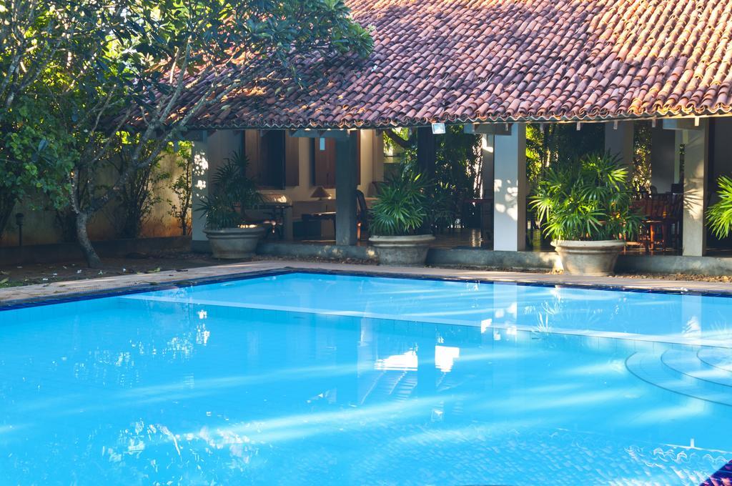 Hotel Sunflower Kataragama Exteriör bild