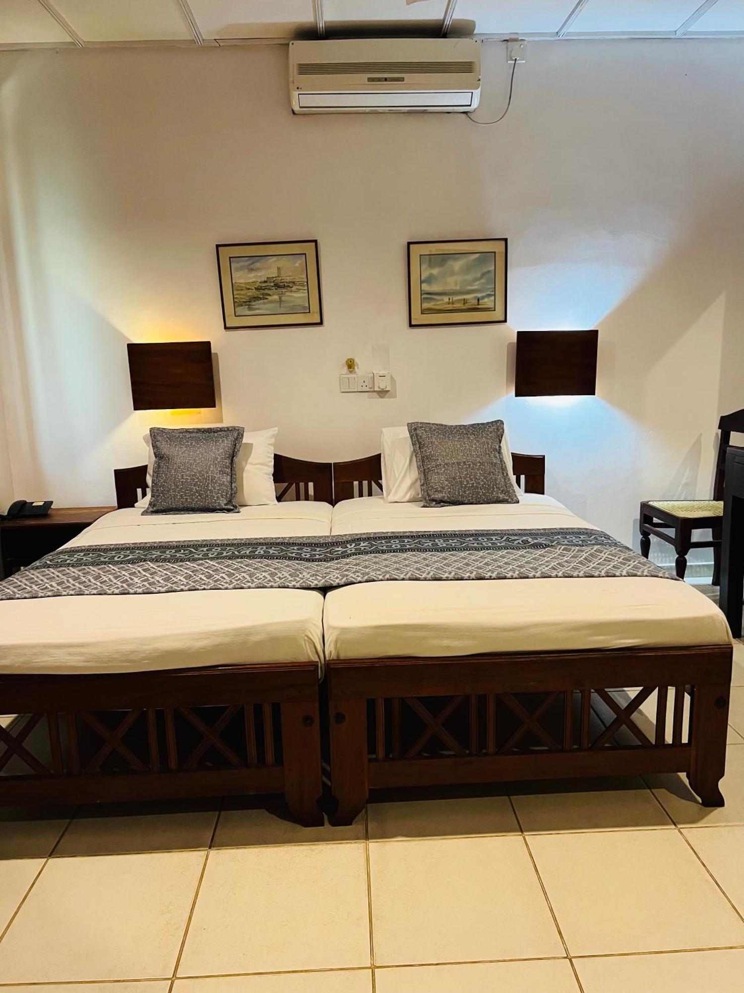 Hotel Sunflower Kataragama Exteriör bild