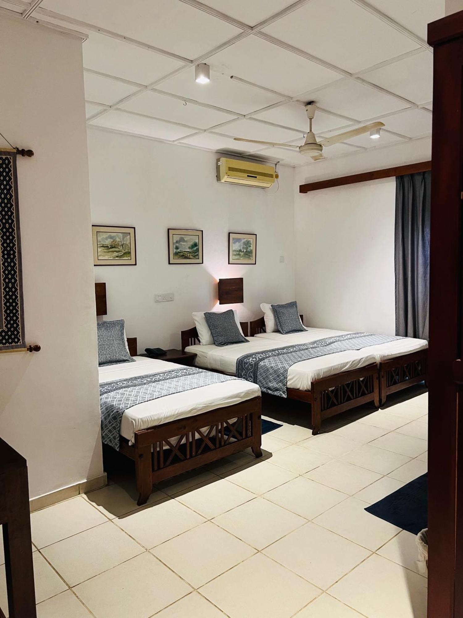 Hotel Sunflower Kataragama Exteriör bild