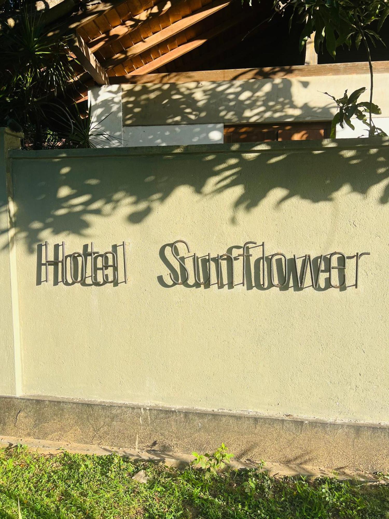 Hotel Sunflower Kataragama Exteriör bild