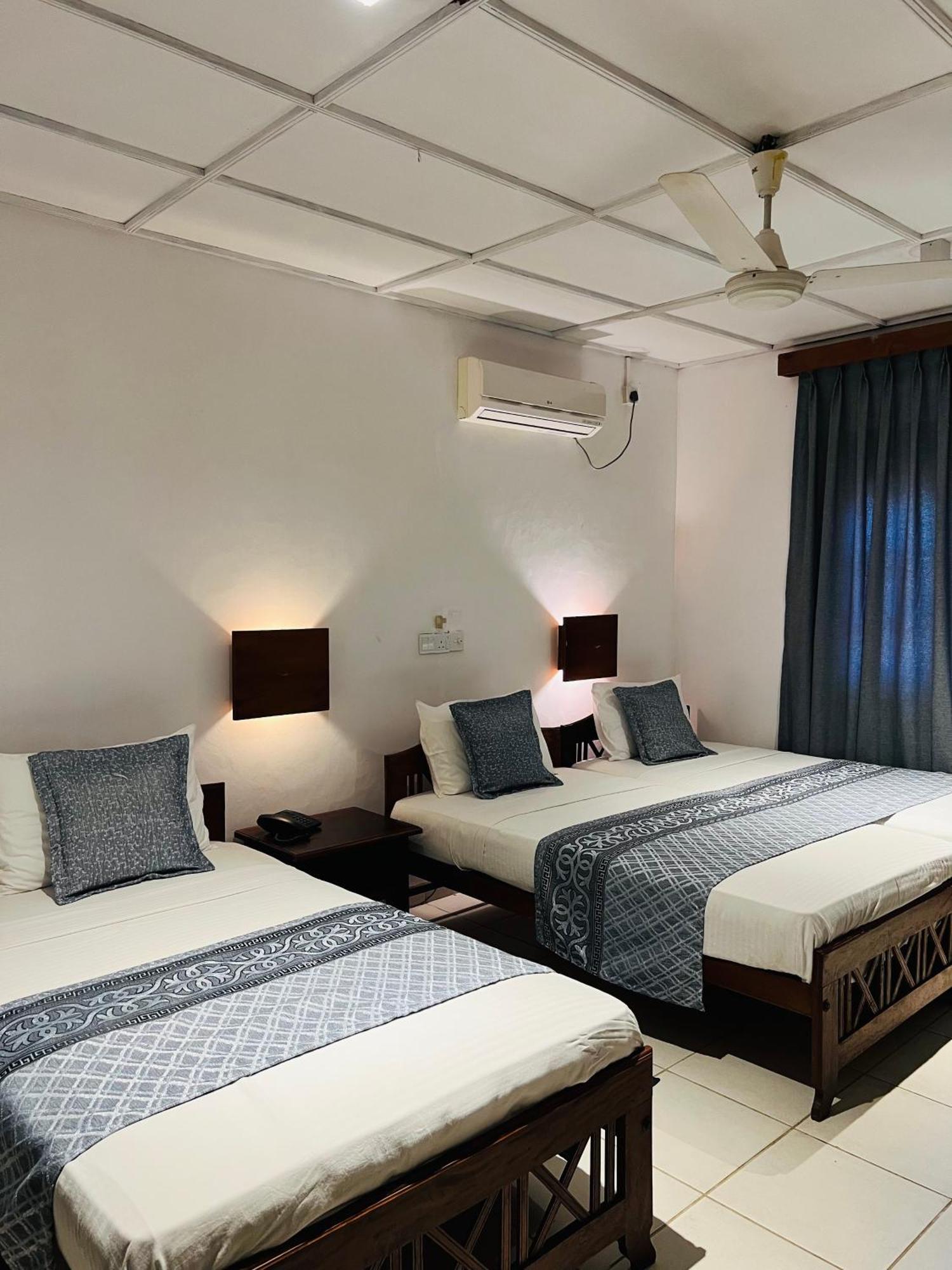 Hotel Sunflower Kataragama Exteriör bild