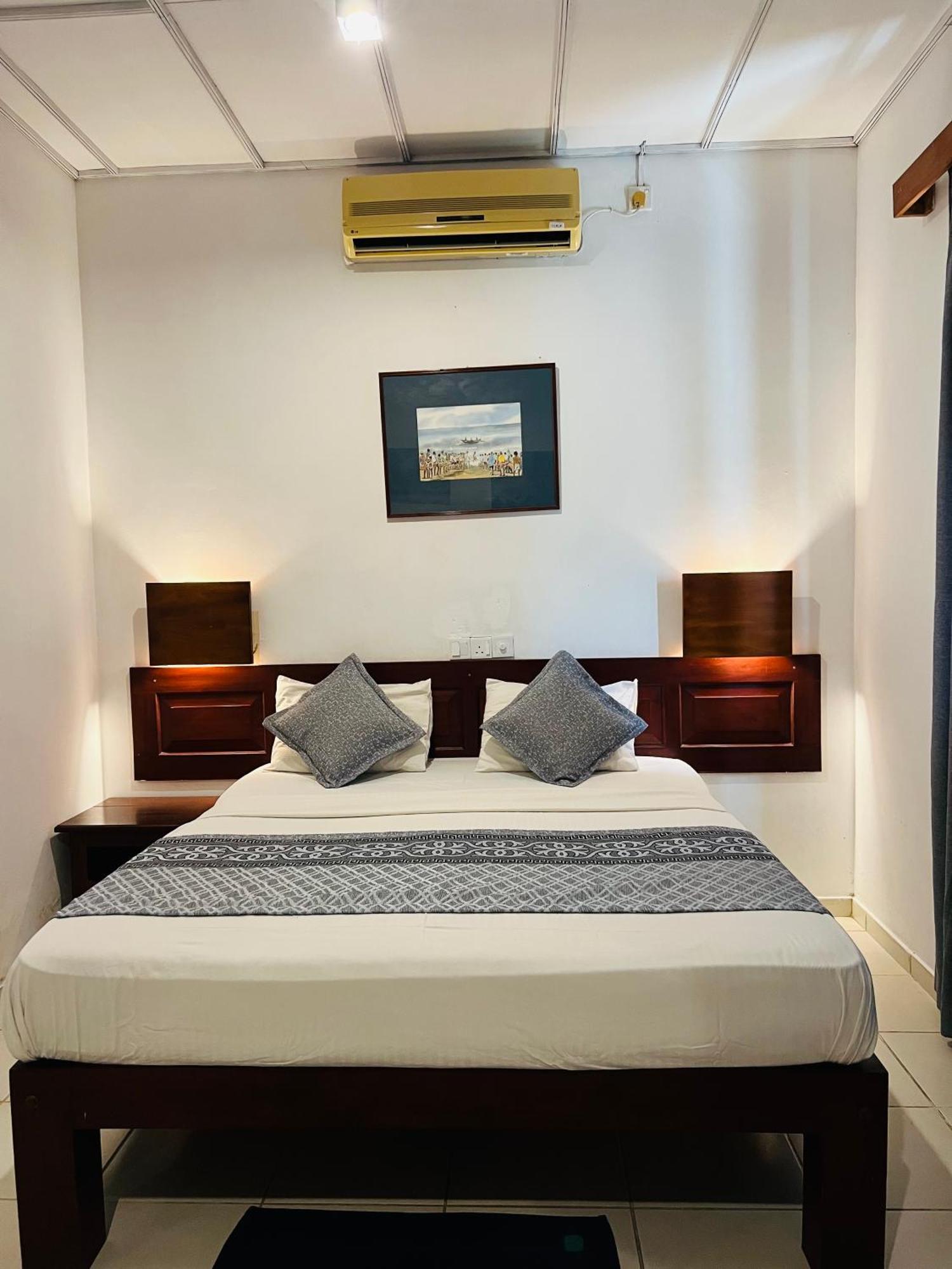 Hotel Sunflower Kataragama Exteriör bild
