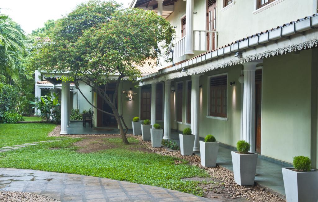 Hotel Sunflower Kataragama Exteriör bild