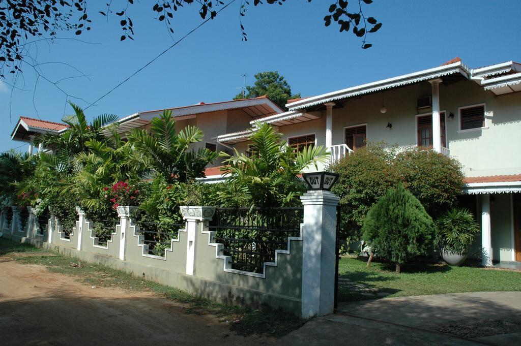 Hotel Sunflower Kataragama Rum bild