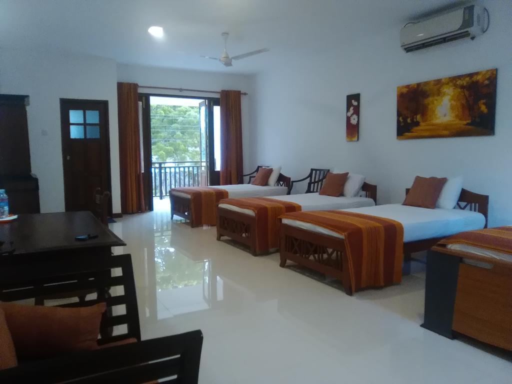 Hotel Sunflower Kataragama Exteriör bild