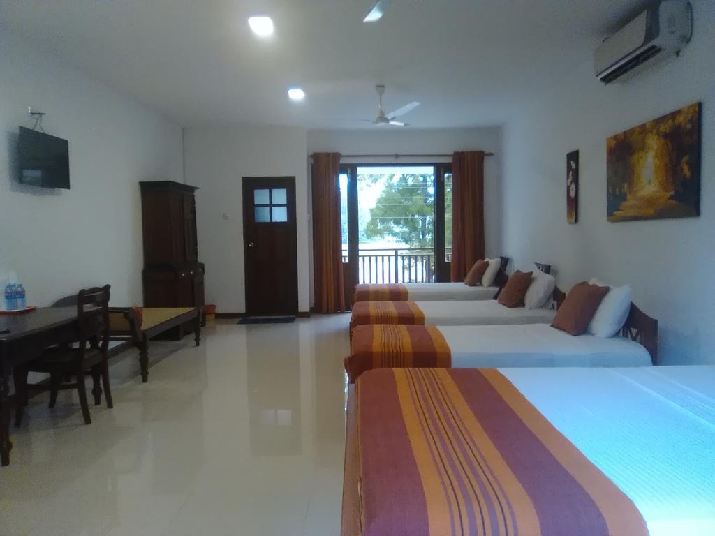 Hotel Sunflower Kataragama Exteriör bild