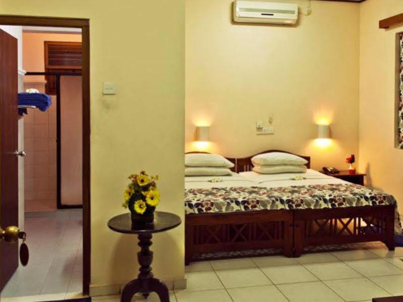 Hotel Sunflower Kataragama Exteriör bild