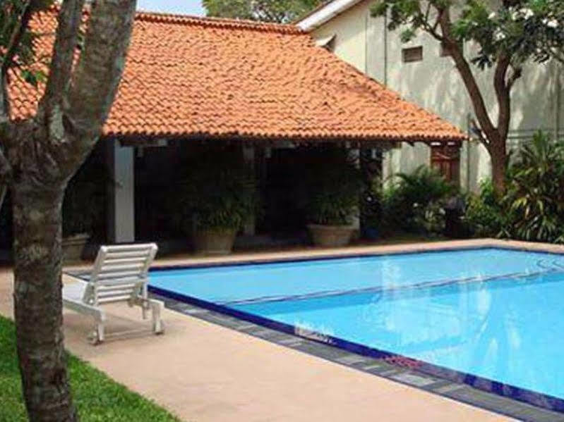 Hotel Sunflower Kataragama Exteriör bild