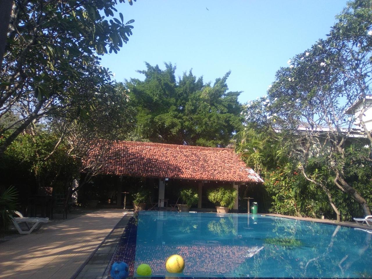 Hotel Sunflower Kataragama Exteriör bild
