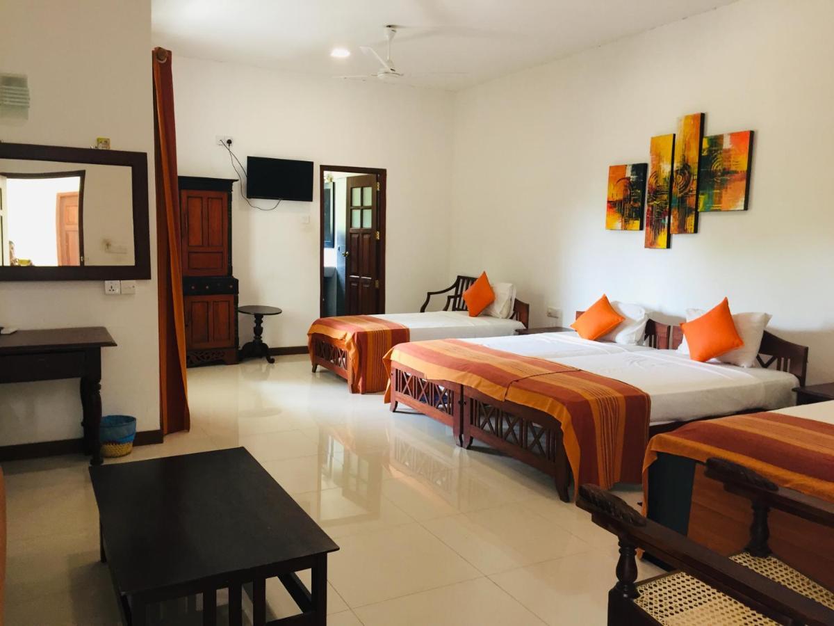 Hotel Sunflower Kataragama Exteriör bild